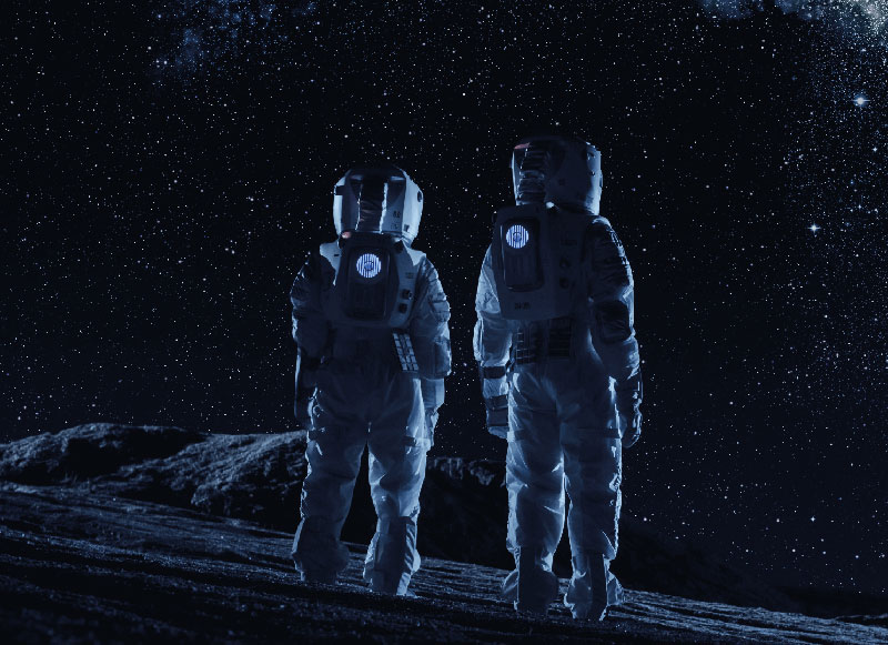 Zwei-Astronauten-stellvertretend-fuer-unser-Team